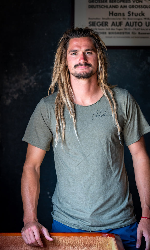 Low Neck Signature Palm Tee